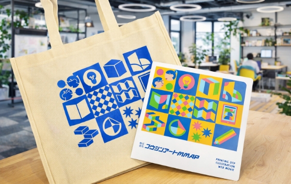 会社案内のパンフレットは、弊社の技術を詰め込み、読みやすいサイズと事業内容を凝縮して、一目で理解できるレイアウトを意識してます。